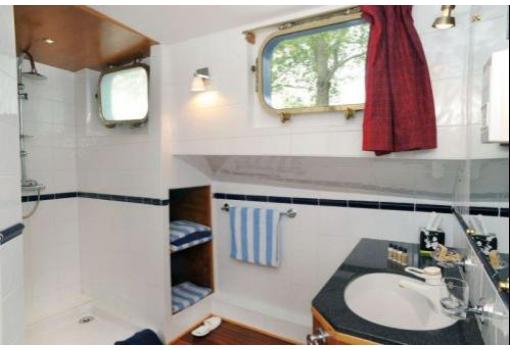 Todas las cabinas tienen baño privado